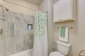 3 Mi to Hospitals: Stylish Condo in San Antonio!