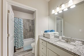 3 Mi to Hospitals: Stylish Condo in San Antonio!