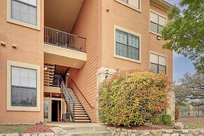 3 Mi to Hospitals: Stylish Condo in San Antonio!