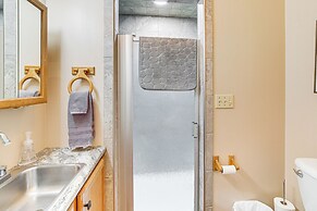 2 Mi to Branson Landing: Quiet Home w/ Lake View