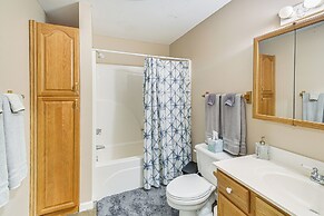 2 Mi to Branson Landing: Quiet Home w/ Lake View