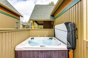 Hot Tub + Golf View: Eagle Crest Resort Escape!