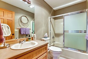 Hot Tub + Golf View: Eagle Crest Resort Escape!