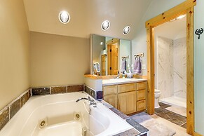 Hot Tub + Golf View: Eagle Crest Resort Escape!