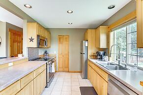 Hot Tub + Golf View: Eagle Crest Resort Escape!