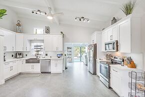 8 Mi to Las Olas Beach: Canal-front Oasis w/ Pool!