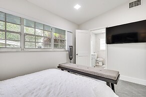 8 Mi to Las Olas Beach: Canal-front Oasis w/ Pool!