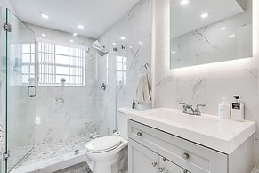 8 Mi to Las Olas Beach: Canal-front Oasis w/ Pool!