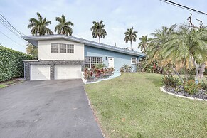 8 Mi to Las Olas Beach: Canal-front Oasis w/ Pool!