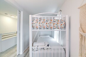 Walk to Campus & Palmer Square: Dtwn Townhome