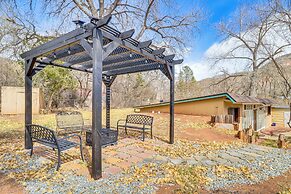 Half-mi to Jemez Hot Springs: Cozy Cabin Getaway!