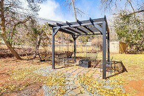 Half-mi to Jemez Hot Springs: Cozy Cabin Getaway!
