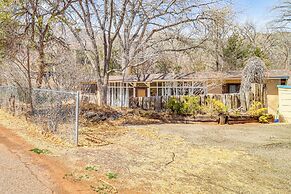 Half-mi to Jemez Hot Springs: Cozy Cabin Getaway!