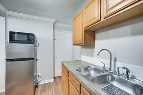 2 Mi to Lake Erie: Home w/ Yard in Euclid!