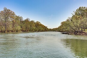 Private Dock: 'the River House' in Heber Springs!