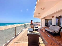 Your Beachfront Escape Close to Everything