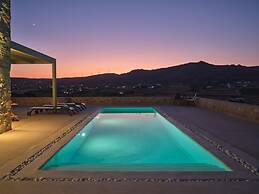 Villa Helia With Swimming Pool