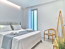 Villa Helia With Swimming Pool