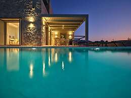 Villa Helia With Swimming Pool