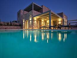 Villa Helia With Swimming Pool