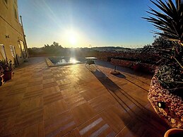 Country Views Villa Victoria