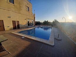 Country Views Villa Victoria