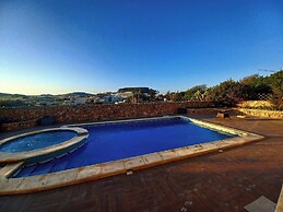 Country Views Villa Victoria