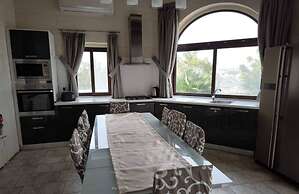 Country Views Villa Victoria