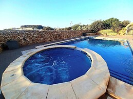 Country Views Villa Victoria