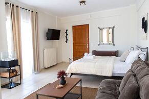 Rokani Studio II at Kalavrita Center