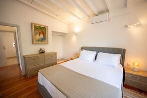 Aeraki Cottage at Heraion Lagoon