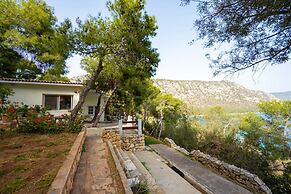 Aeraki Cottage at Heraion Lagoon