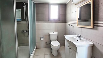 Phaedrus Living Ledras Residences 205