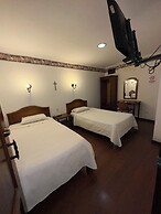 Hotel & Suites El Quijote