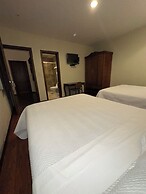 Hotel & Suites El Quijote
