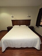 Hotel & Suites El Quijote