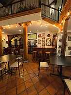 Hotel & Suites El Quijote