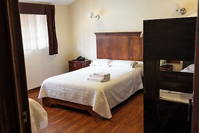 Hotel & Suites El Quijote