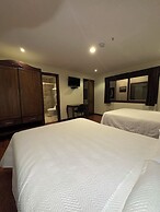 Hotel & Suites El Quijote