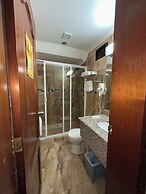 Hotel & Suites El Quijote