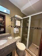 Hotel & Suites El Quijote