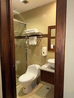 Hotel & Suites El Quijote