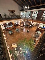 Hotel & Suites El Quijote