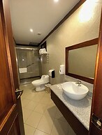 Hotel & Suites El Quijote