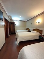 Hotel & Suites El Quijote
