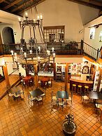 Hotel & Suites El Quijote