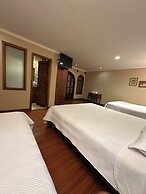 Hotel & Suites El Quijote