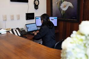 Hotel & Suites El Quijote