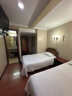 Hotel & Suites El Quijote