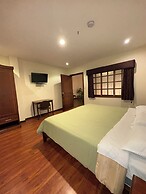 Hotel & Suites El Quijote